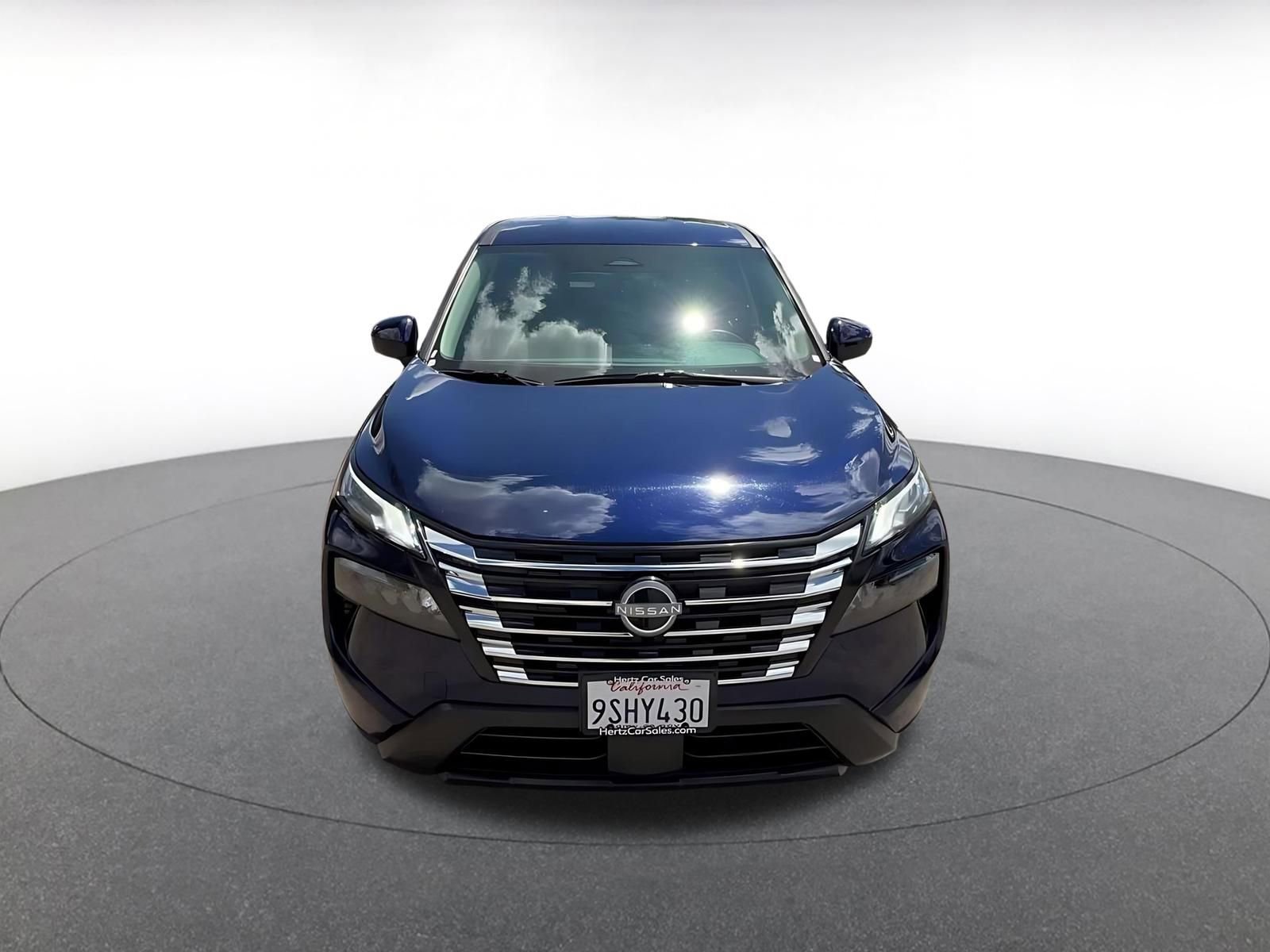 Used 2025 Nissan Rogue SV FWD image 4