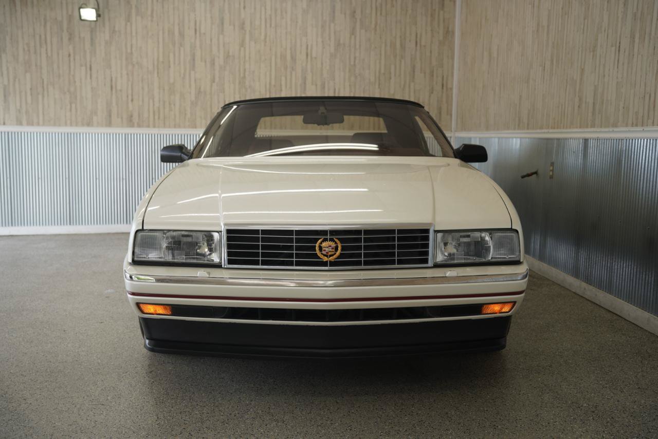 Used 1993 Cadillac Allante FWD image 2