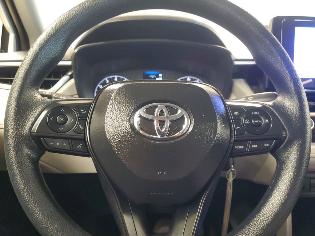 Used 2025 Toyota Corolla Cross L image 19