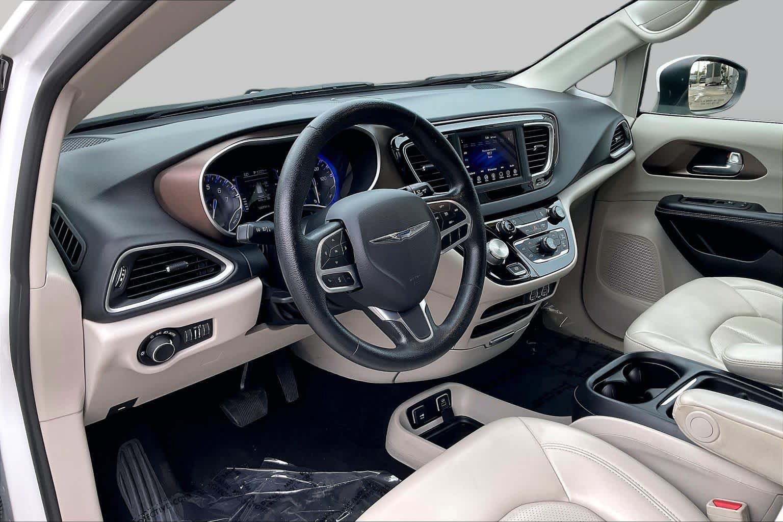 Used 2021 Chrysler Voyager Lxi FWD image 14