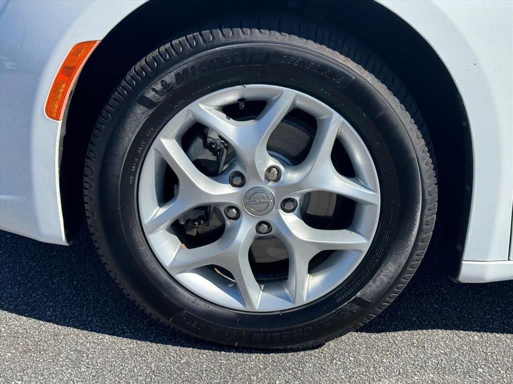 Used 2017 Chrysler Pacifica Touring-L Plus w/ Tire & Wheel Group image 8