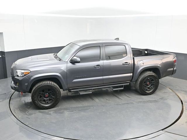 Used 2017 Toyota Tacoma TRD Sport AWD/4WD image 36