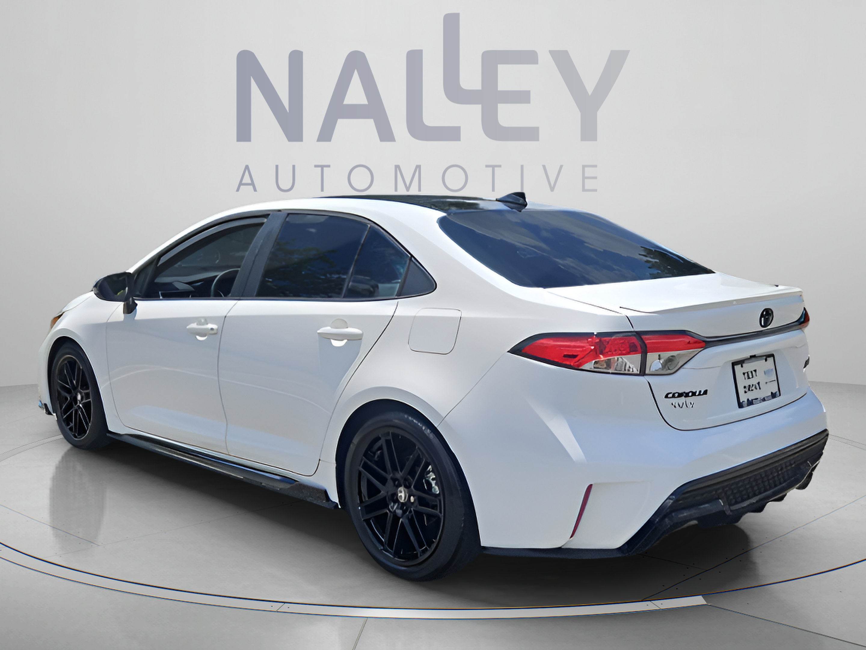 Used 2021 Toyota Corolla SE FWD image 3