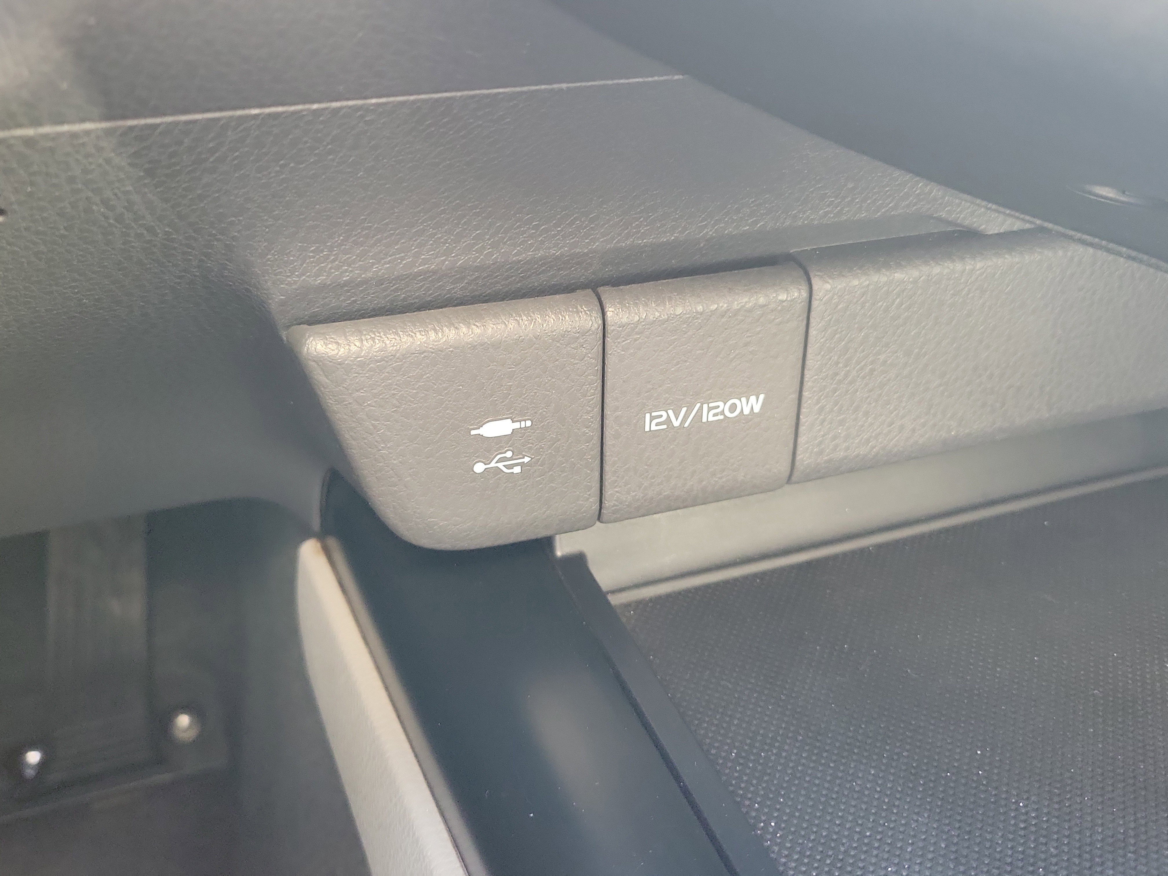 Used 2018 Toyota Camry LE image 32