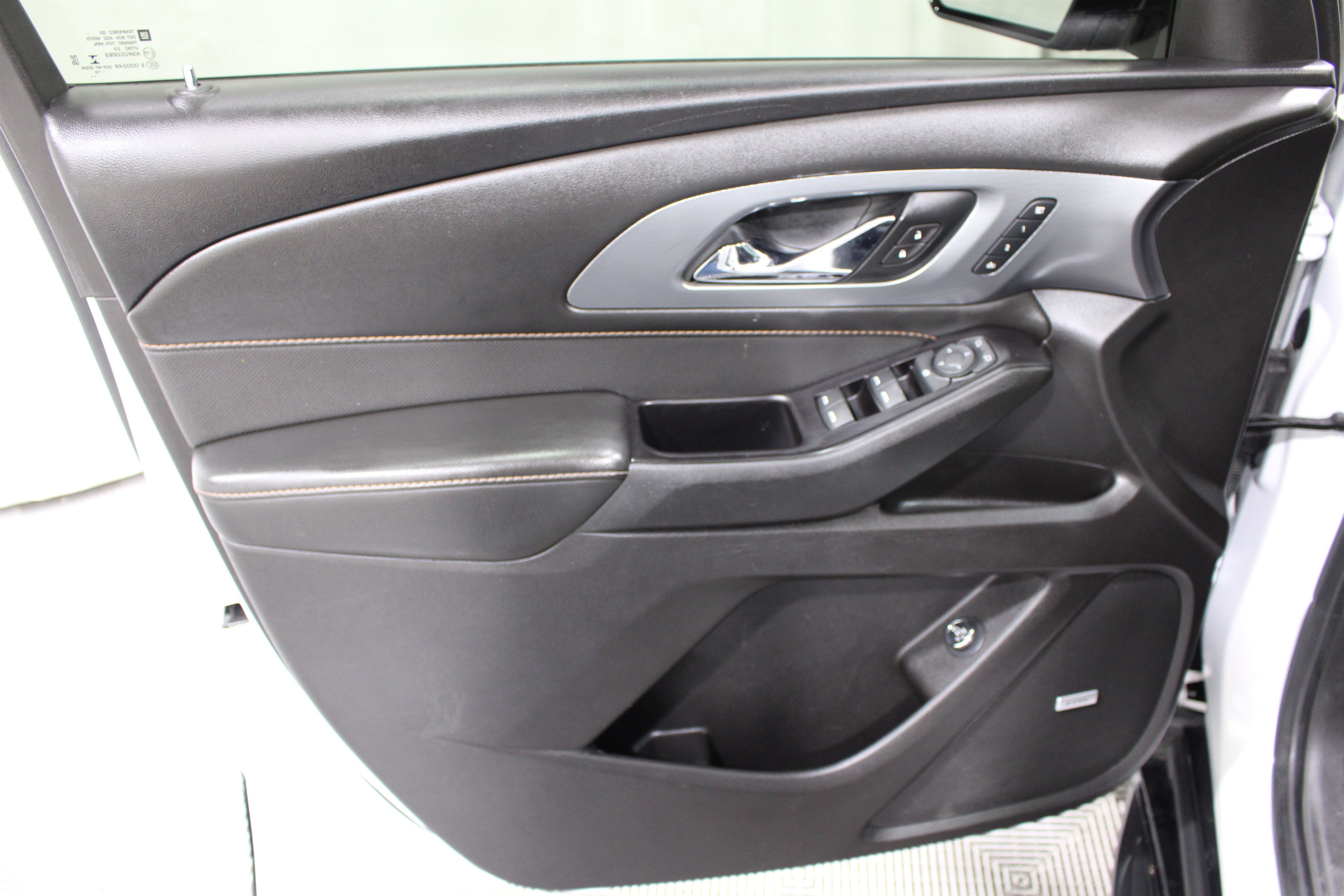 Used 2020 Chevrolet Traverse Premier w/ Redline Edition FWD image 6