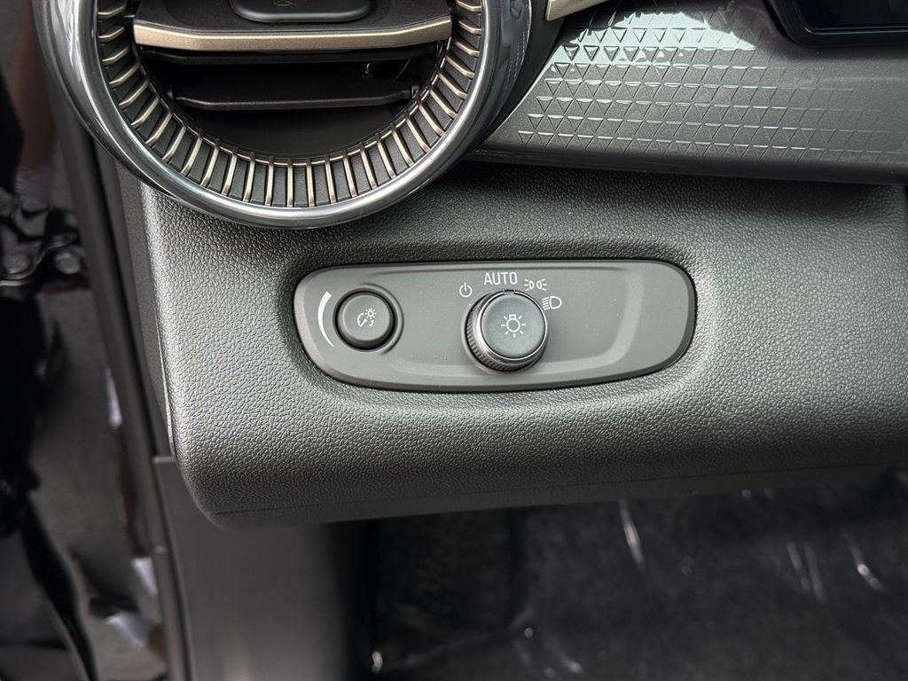 New 2026 Chevrolet Trax ACTIV w/ Driver Confidence Package FWD image 16