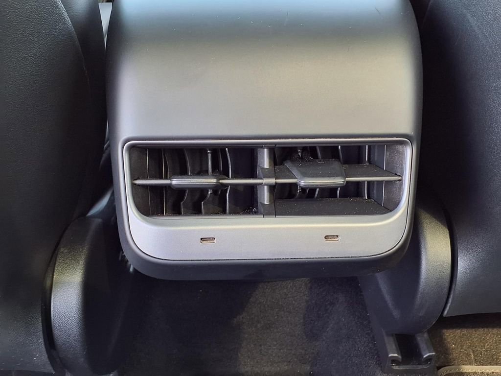 Used 2025 Tesla Model Y Long Range RWD image 16