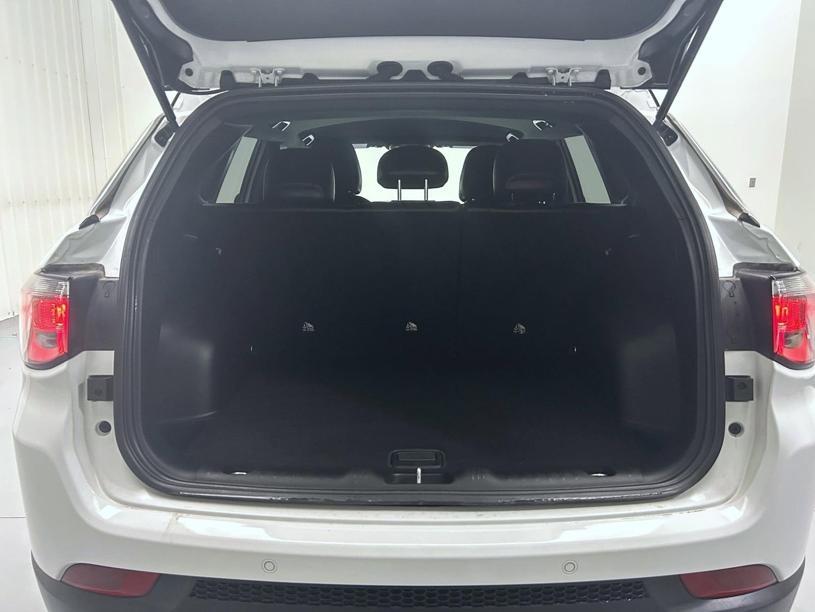 Used 2025 Jeep Compass Limited image 21
