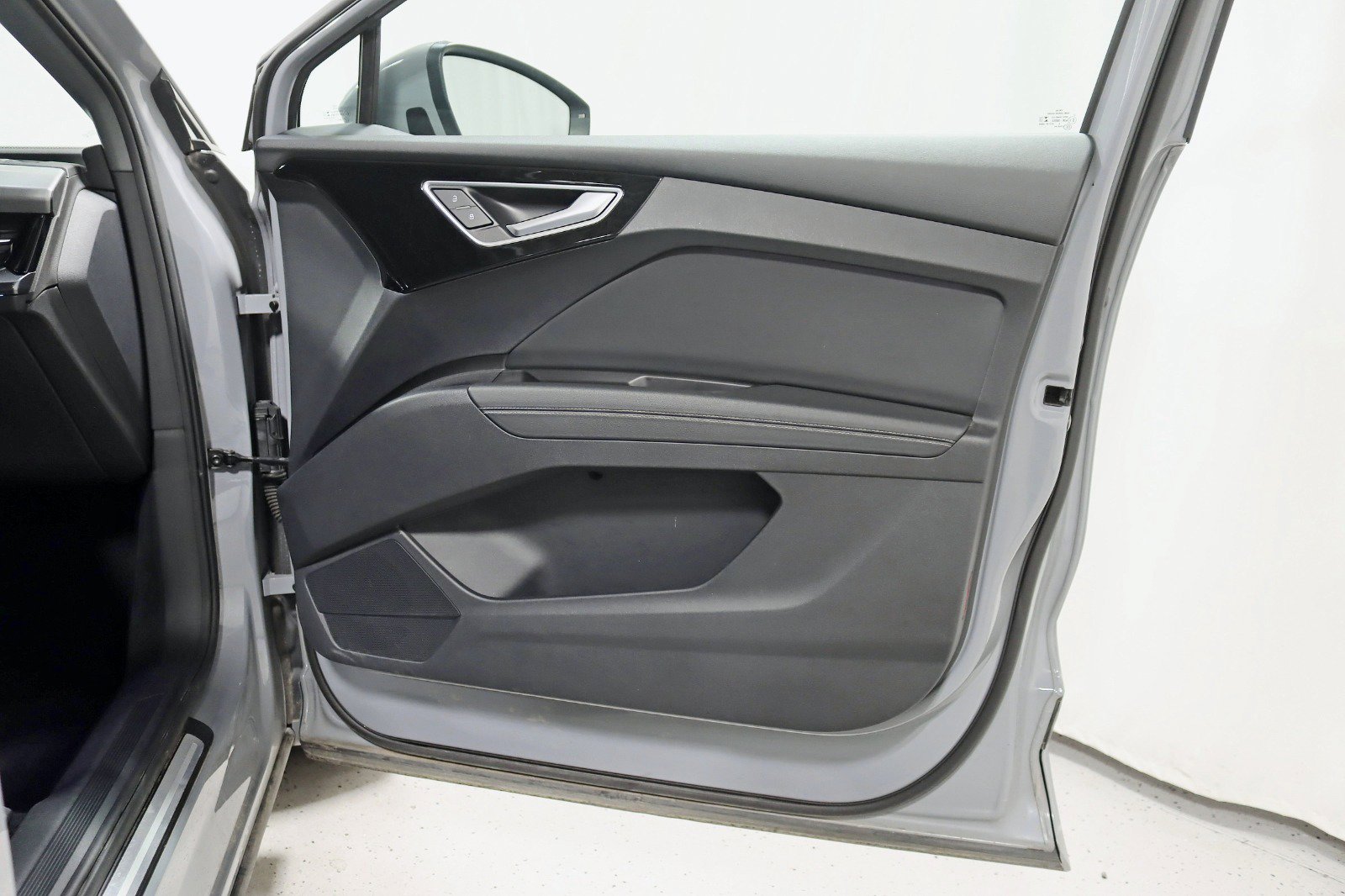 Used 2022 Audi Q4 e-tron Premium Plus image 31