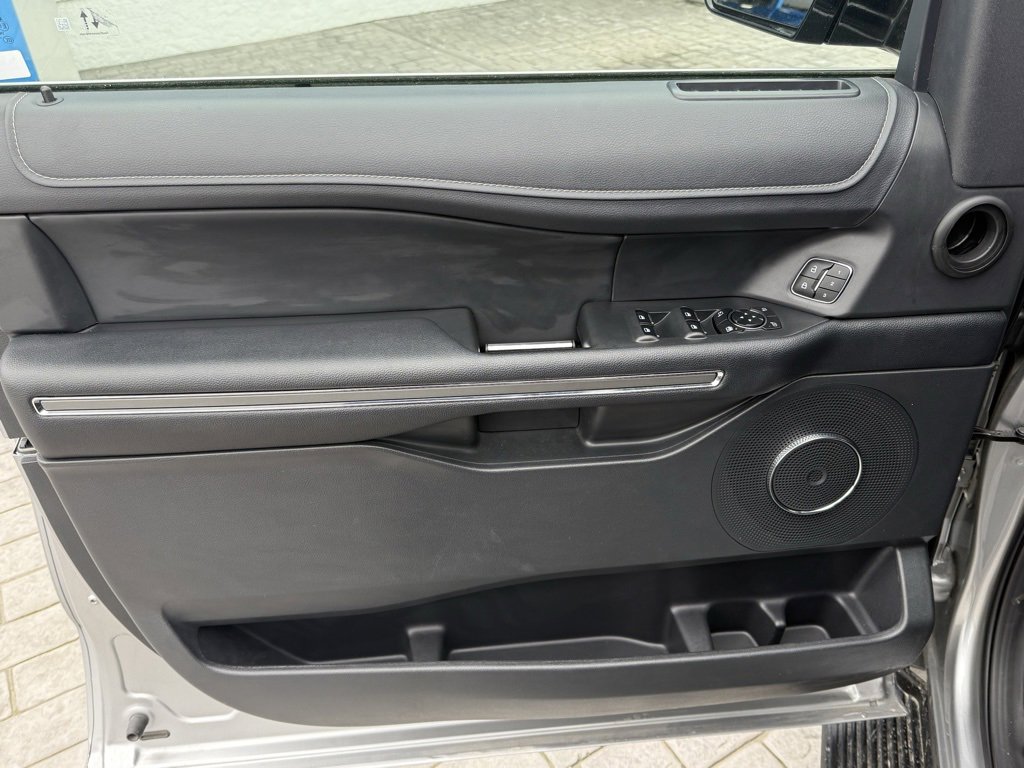 Used 2024 Ford Expedition XLT image 29