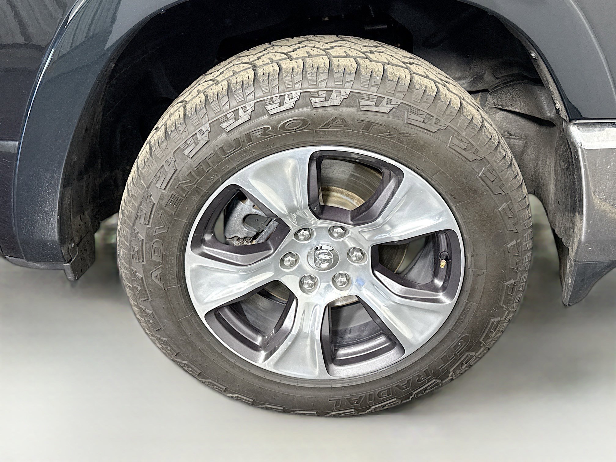 Used 2019 RAM 1500 Laramie image 32