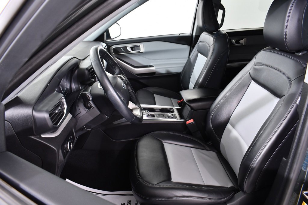 Used 2023 Ford Explorer XLT w/ Equipment Group 202A image 6