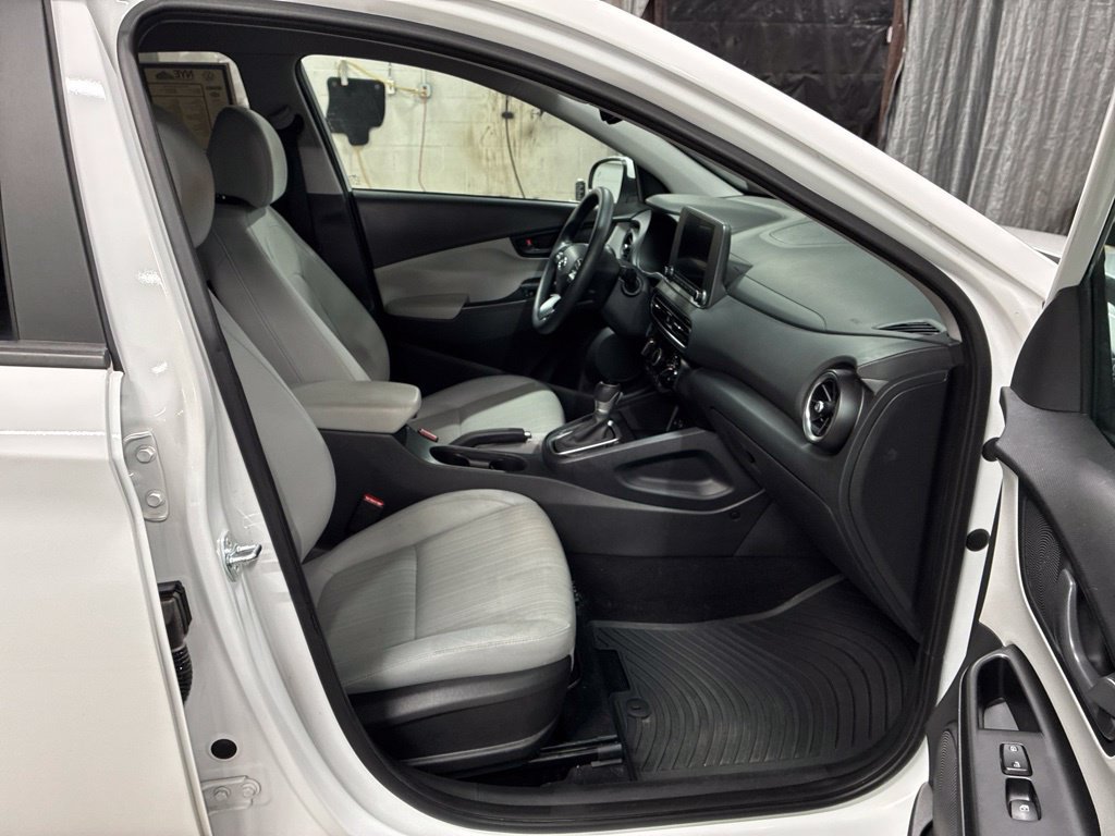 Used 2023 Hyundai Kona SEL AWD/4WD image 46