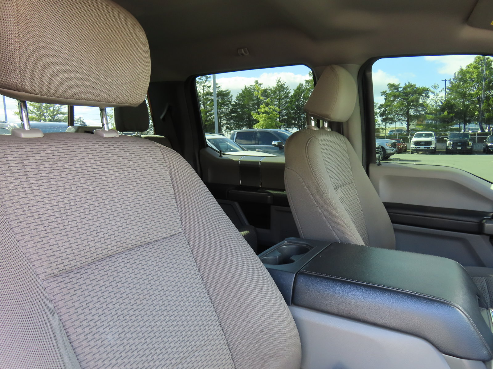 Used 2022 Ford F350 XLT w/ Black Appearance Package AWD/4WD image 32
