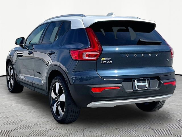 Used 2021 Volvo XC40 T5 Momentum w/ Premium Package image 4
