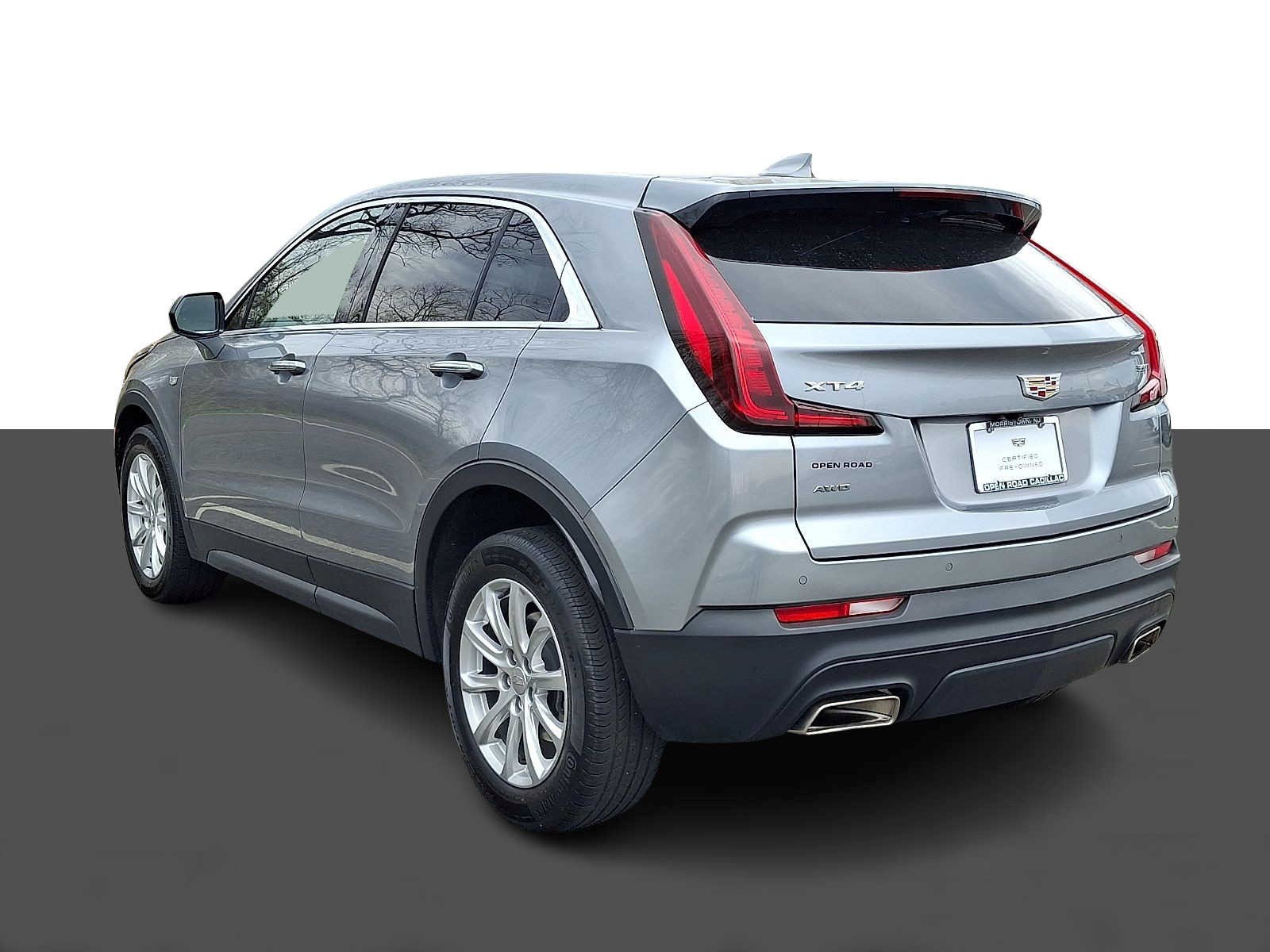 Certified 2023 Cadillac XT4 Luxury w/ Cold Weather Package AWD/4WD image 4