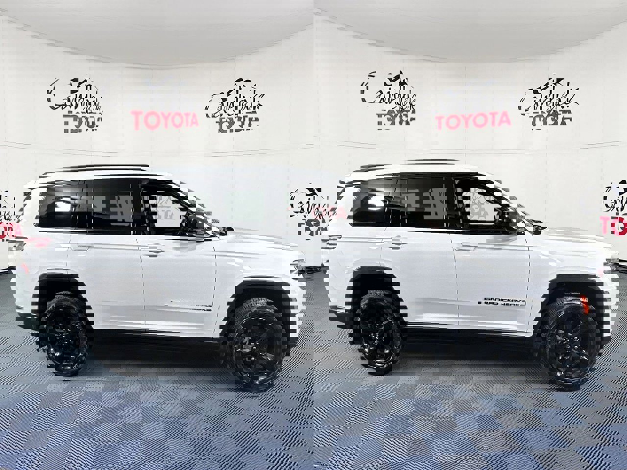 Used 2023 Jeep Grand Cherokee L Laredo image 8