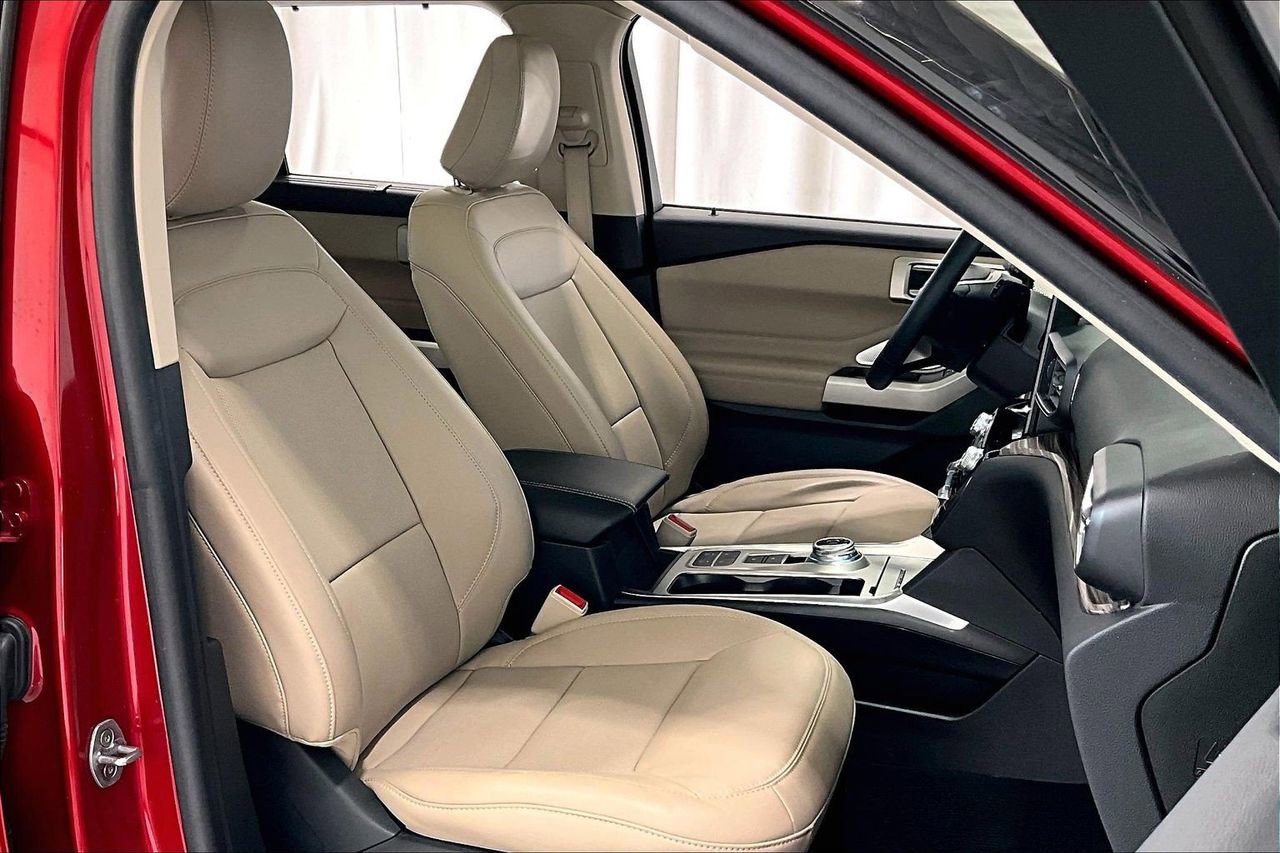 Certified 2024 Ford Explorer Limited w/ Limited Technology Package image 6