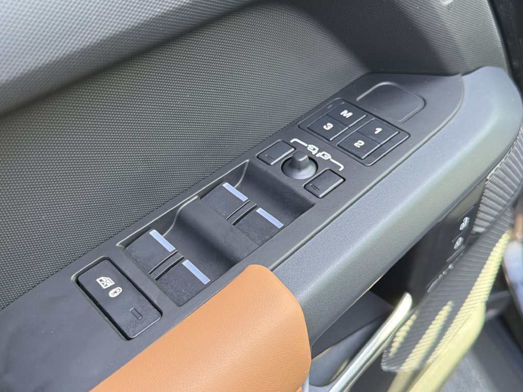 Used 2024 Land Rover Defender 110 X AWD/4WD image 20