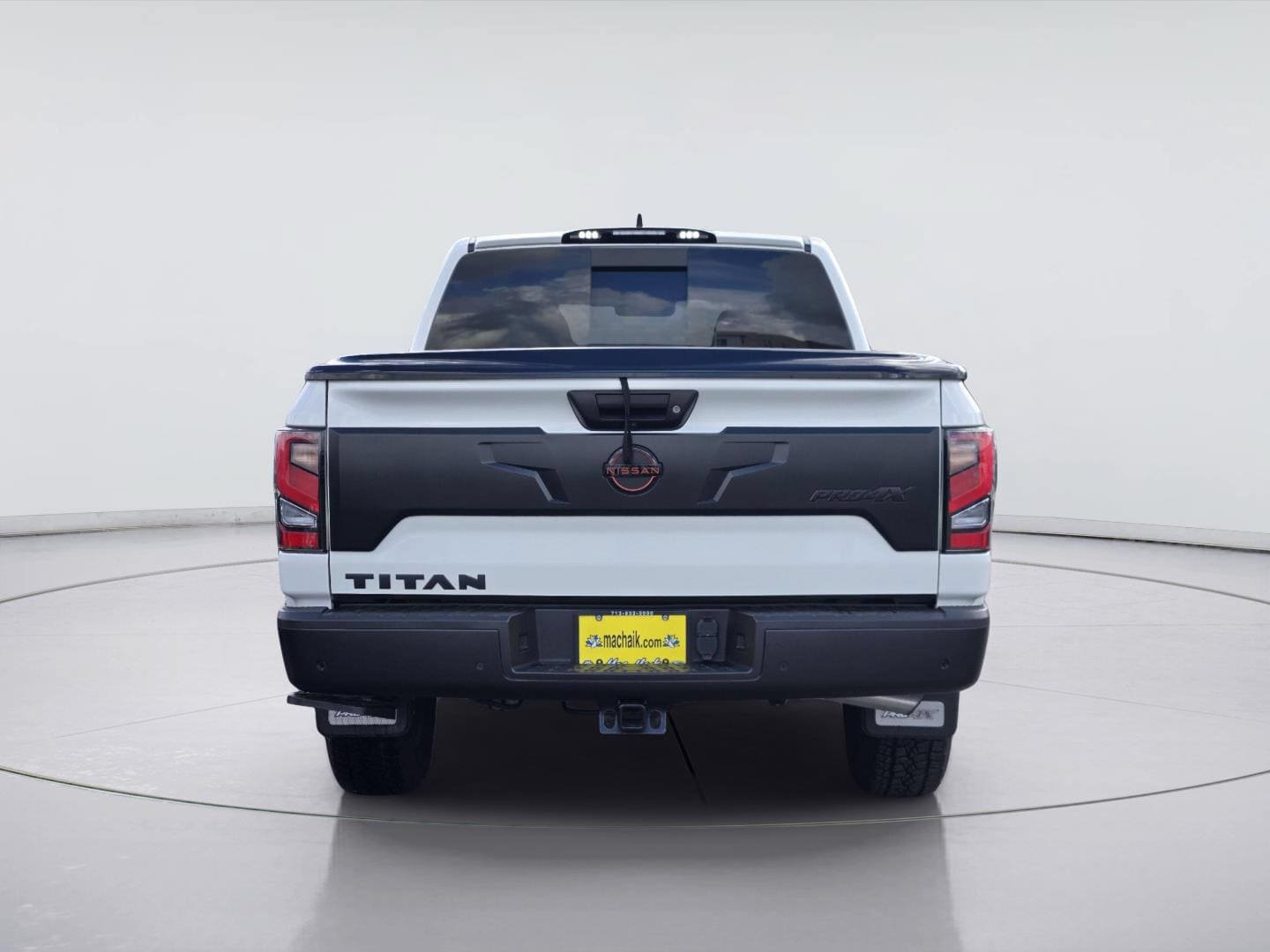 Used 2024 Nissan Titan PRO-4X w/ Pro-4x Convenience Package AWD/4WD image 7