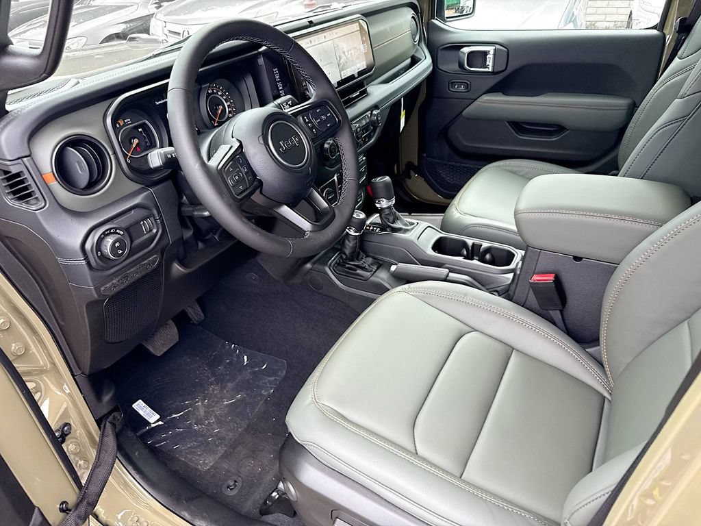 Used 2025 Jeep Gladiator Mojave w/ Safety Group AWD/4WD image 25