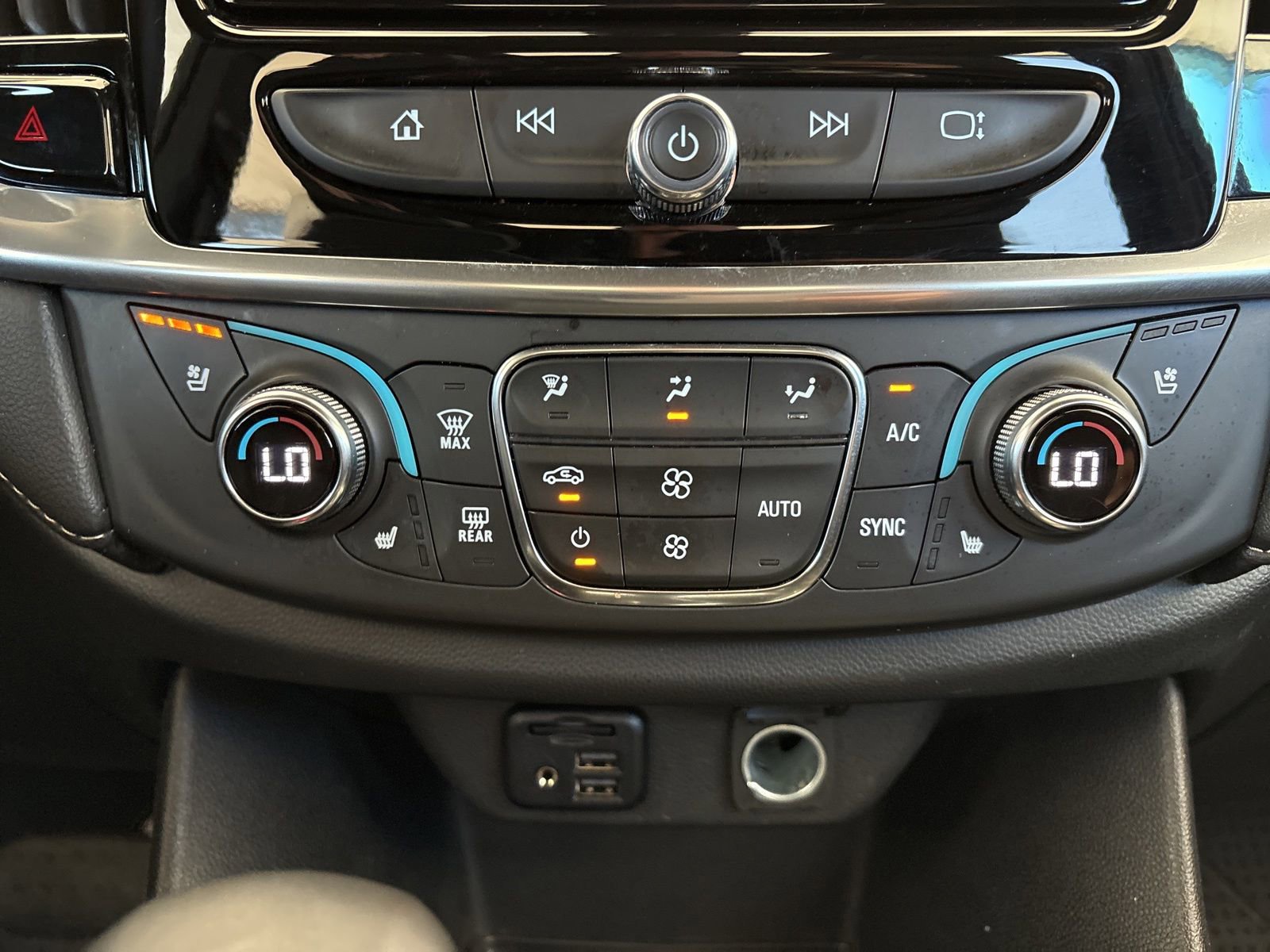 Used 2023 Chevrolet Traverse Premier w/ Redline Edition FWD image 30