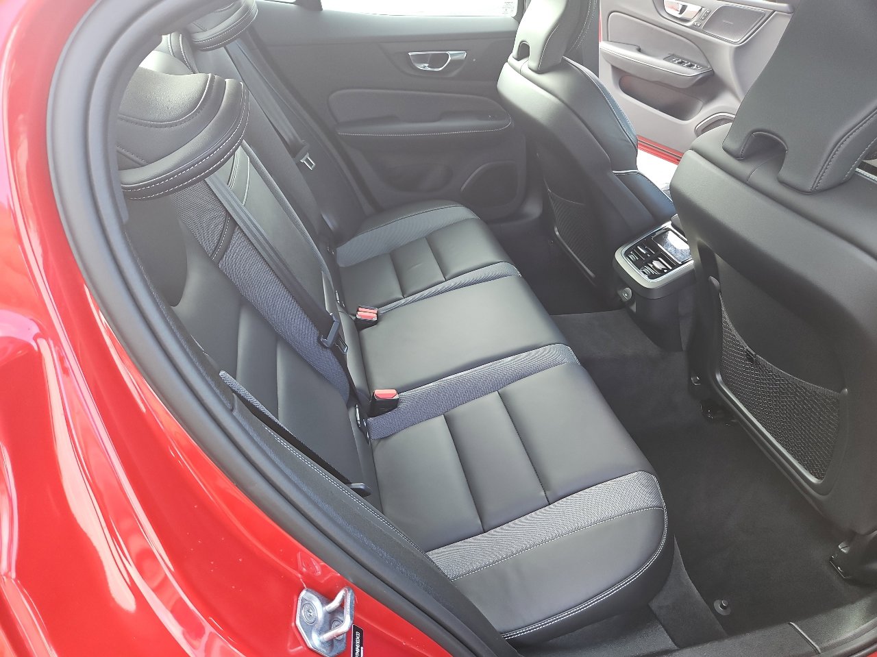 Used 2021 Volvo S60 T6 R-Design image 23