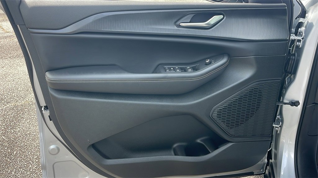 New 2025 Jeep Grand Cherokee L Laredo image 18