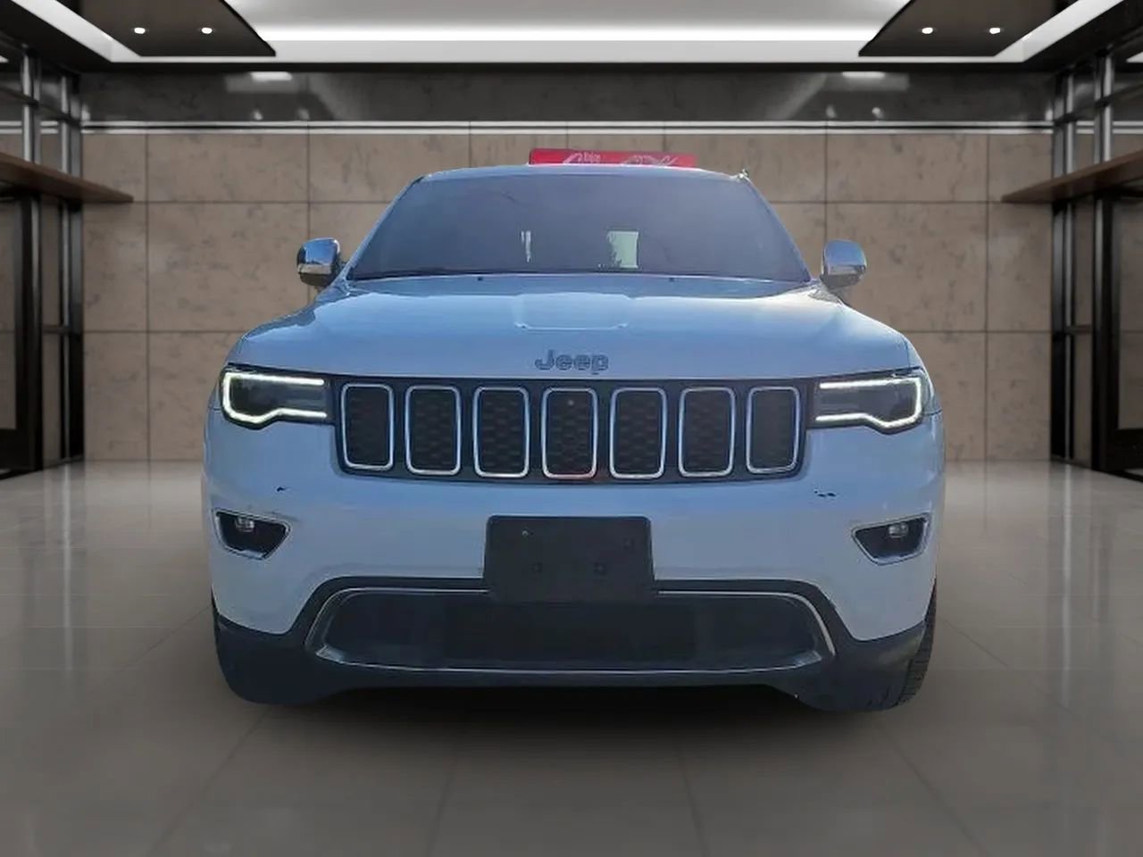 Used 2019 Jeep Grand Cherokee Limited w/ Luxury Group II image 4