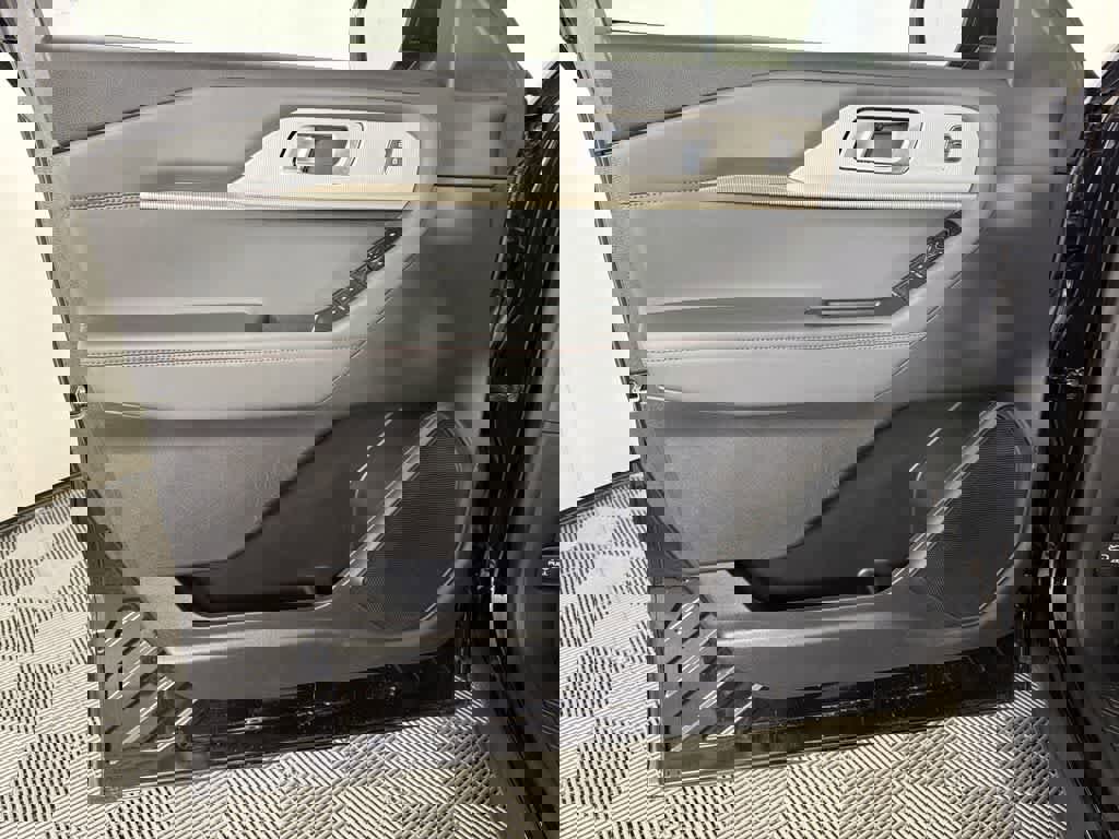 Used 2025 Ford Explorer Active image 15