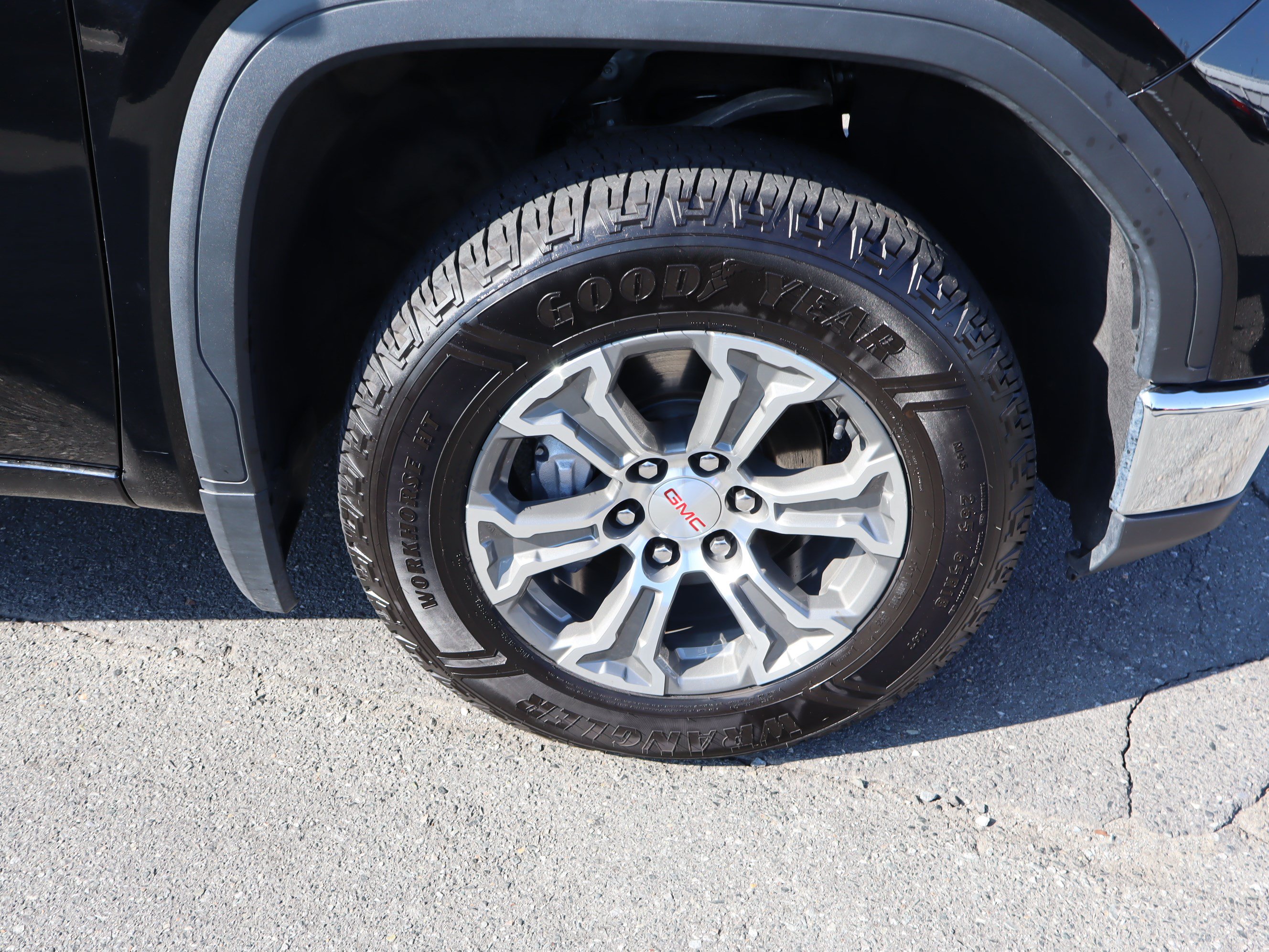Used 2025 GMC Sierra 1500 SLT AWD/4WD image 36