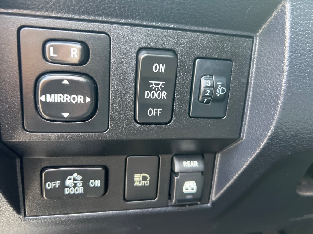 Used 2018 Toyota Tundra SR5 w/ SR5 Upgrade Package AWD/4WD image 14