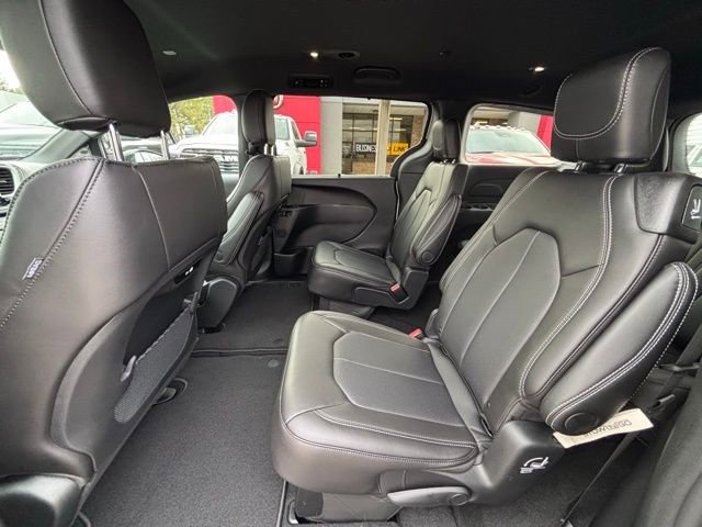 New 2026 Chrysler Pacifica Select image 14
