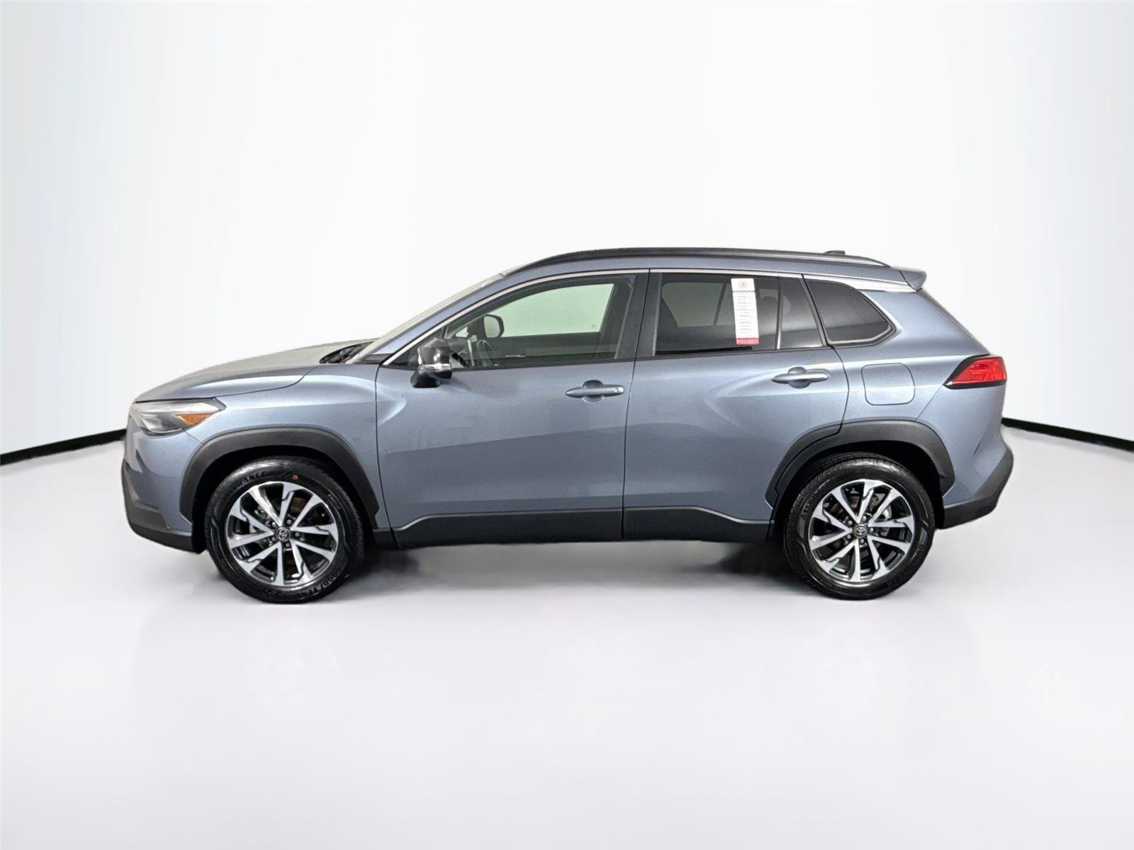 Certified 2025 Toyota Corolla Cross XLE FWD image 13