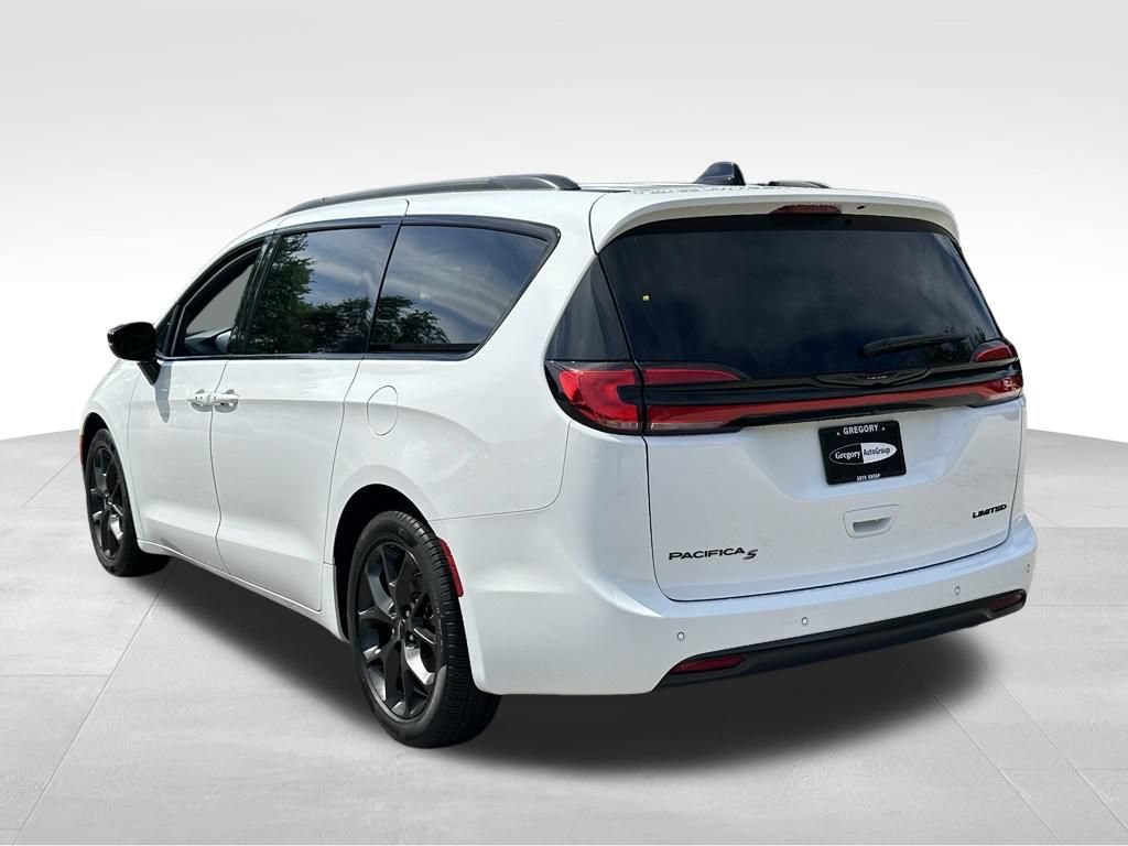 Used 2025 Chrysler Pacifica Limited FWD image 10