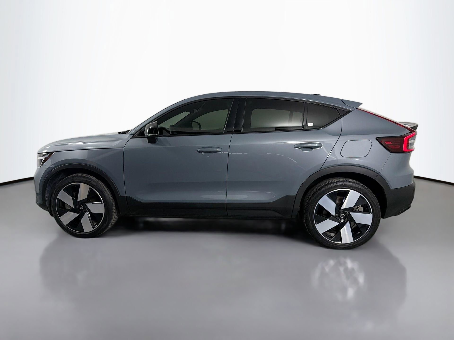 Certified 2023 Volvo C40 P8 Recharge Ultimate AWD/4WD image 9