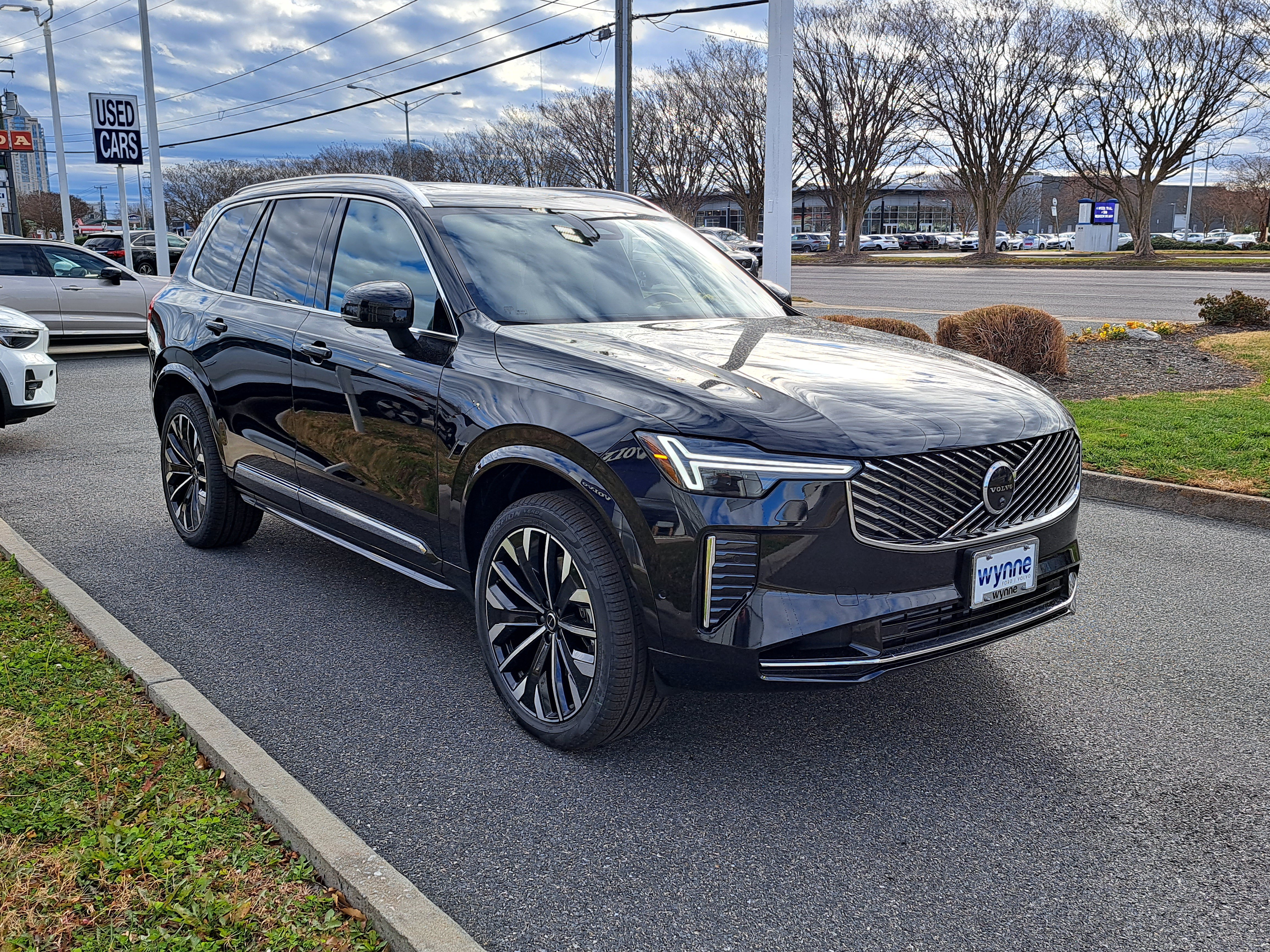 New 2026 Volvo XC90 T8 Plus AWD/4WD image 2