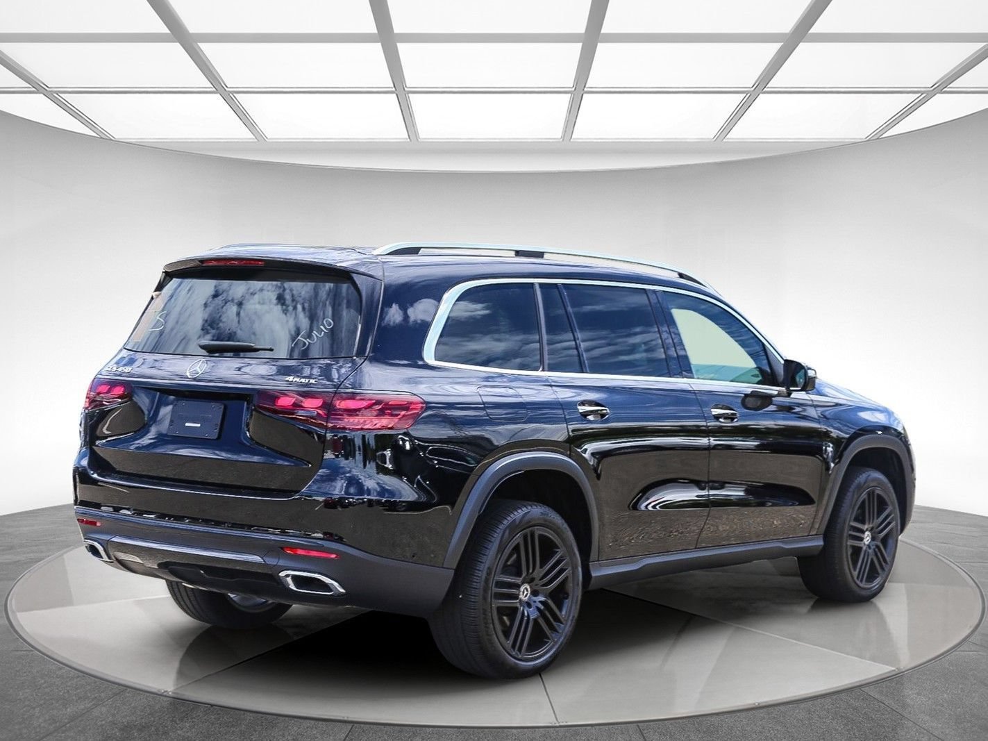 Used 2024 Mercedes-Benz GLS 450 4MATIC image 3