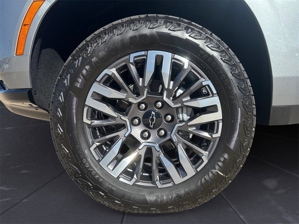 New 2026 Chevrolet Suburban Z71 image 14