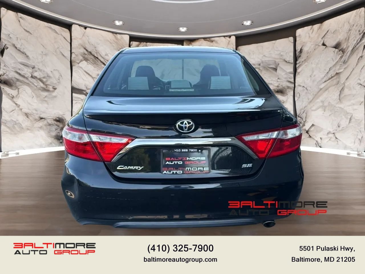 Used 2017 Toyota Camry SE w/ Moonroof Package FWD image 6