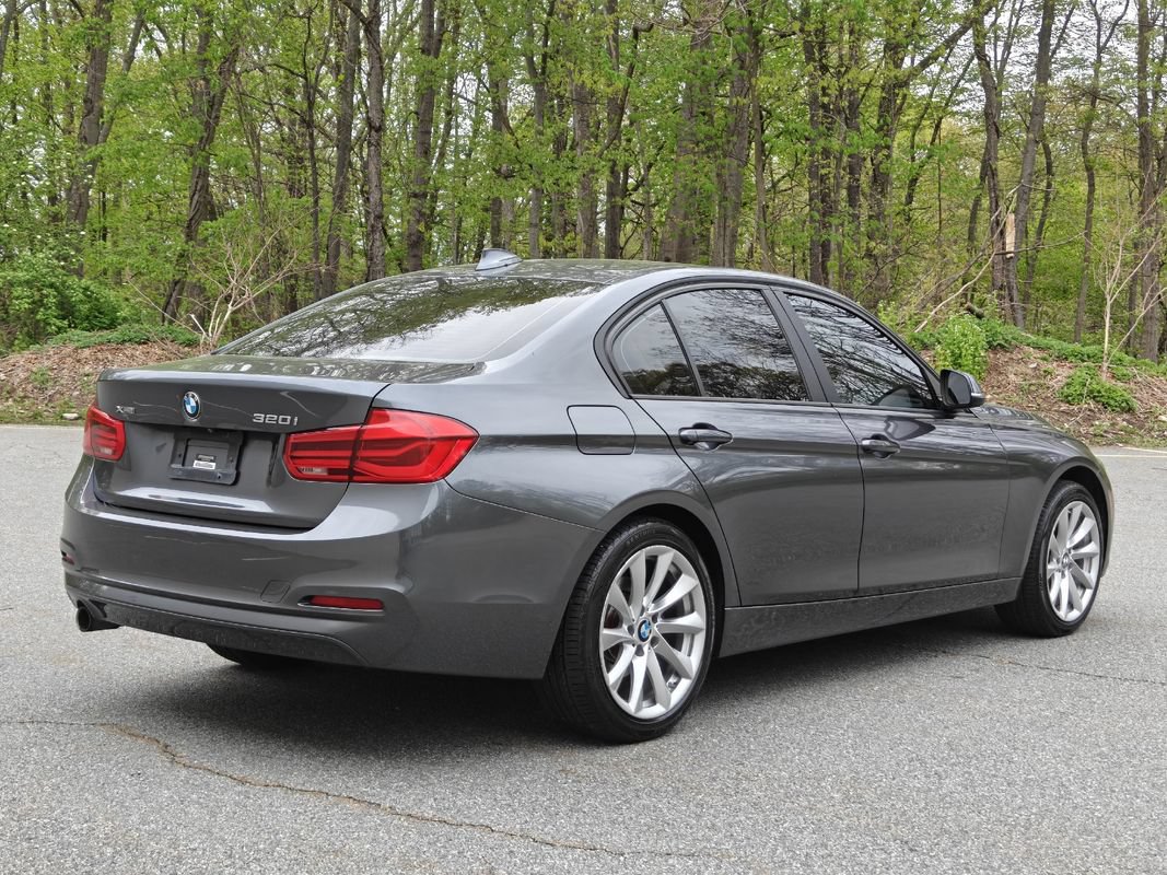 Used 2018 BMW 320i xDrive Sedan w/ Convenience Package AWD/4WD image 5