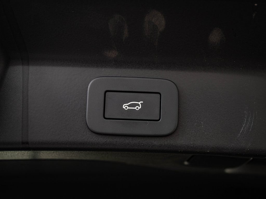 Used 2025 Jaguar F-PACE R-Dynamic S AWD/4WD image 18