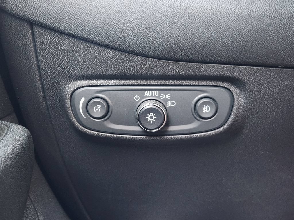 Used 2020 Chevrolet Equinox LT FWD image 22