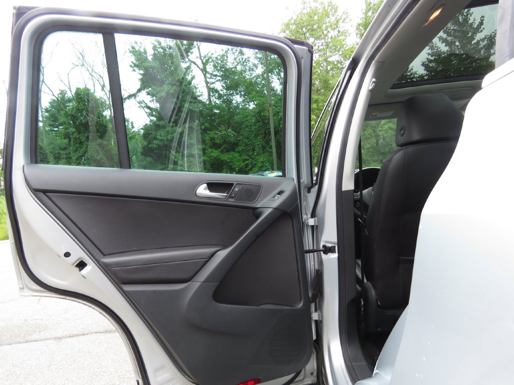 Used 2017 Volkswagen Tiguan Wolfsburg Edition AWD/4WD image 18