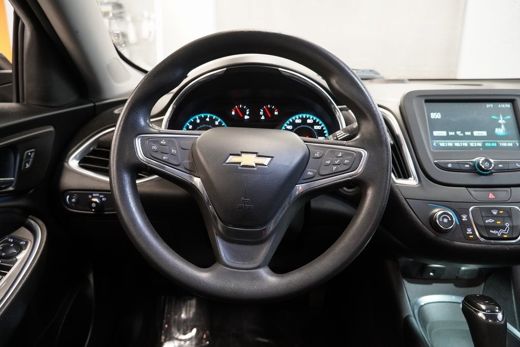 Used 2016 Chevrolet Malibu LT image 17