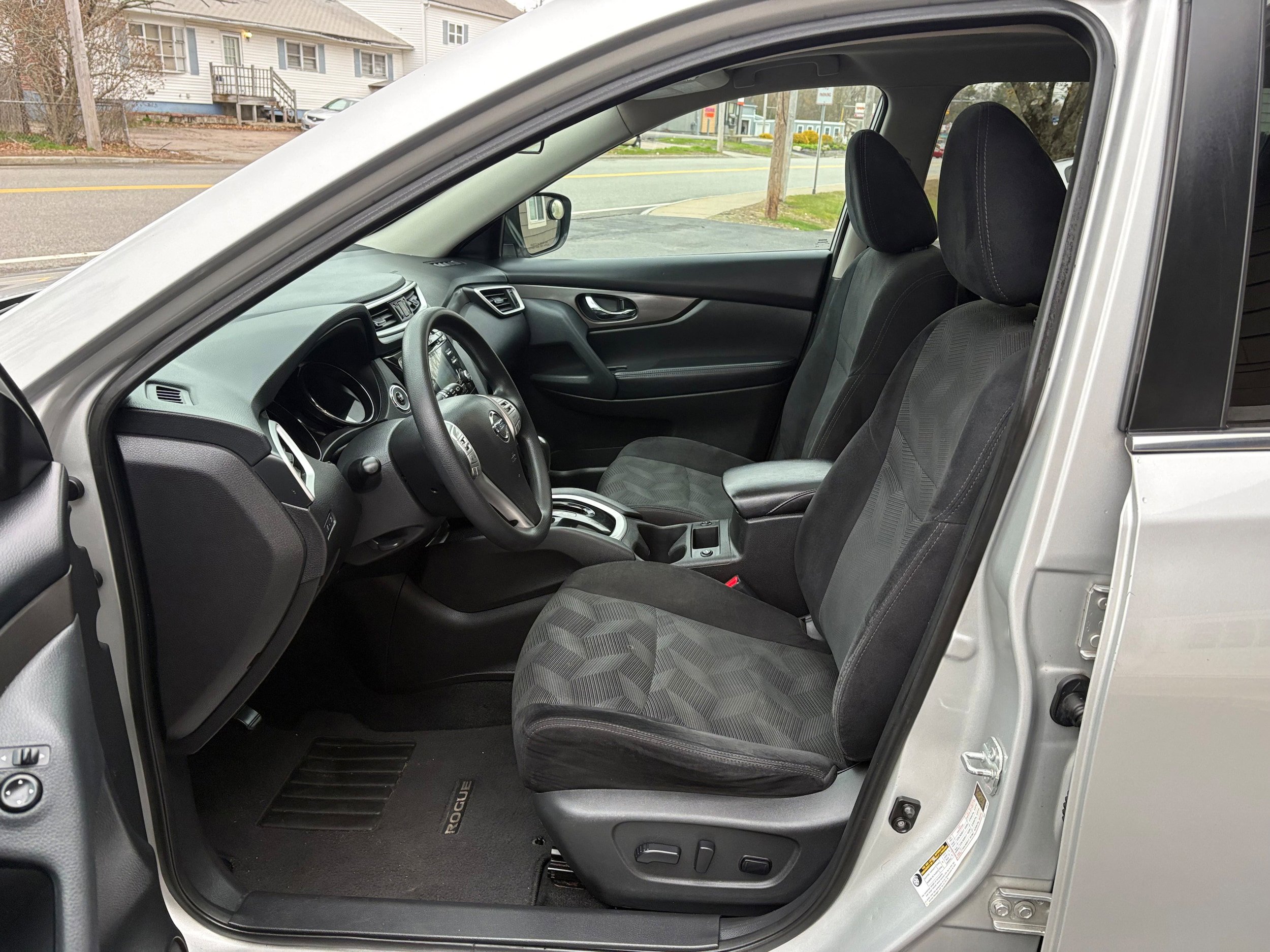 Used 2015 Nissan Rogue SV w/ SV Moonroof Package AWD/4WD image 9