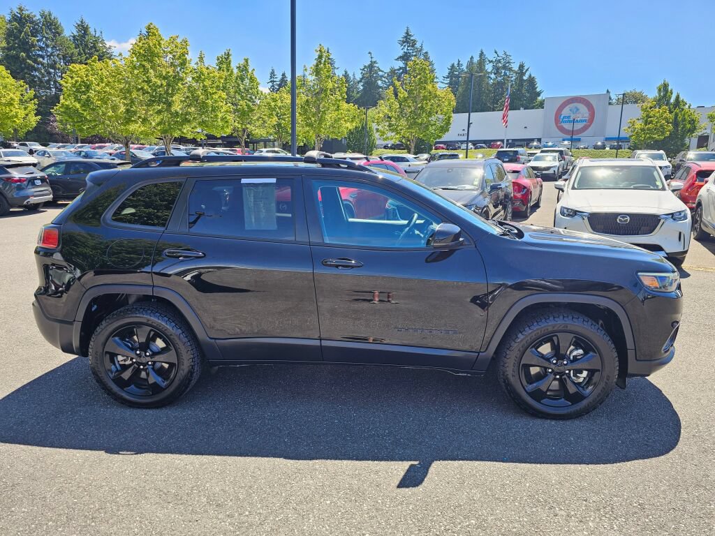 Used 2021 Jeep Cherokee Latitude Plus AWD/4WD image 4