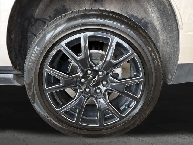 Used 2024 Chevrolet Suburban High Country AWD/4WD image 23