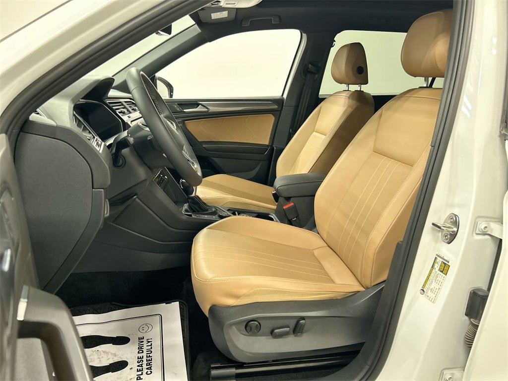 Used 2023 Volkswagen Tiguan SE R-Line image 9
