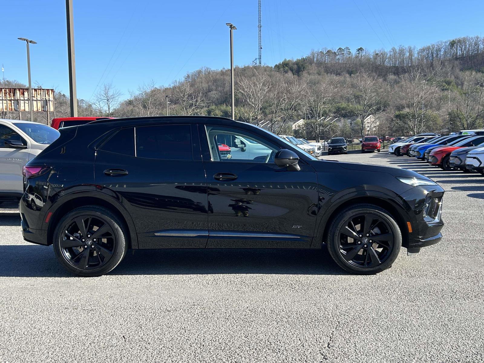 Used 2025 Buick Envision Sport Touring image 2